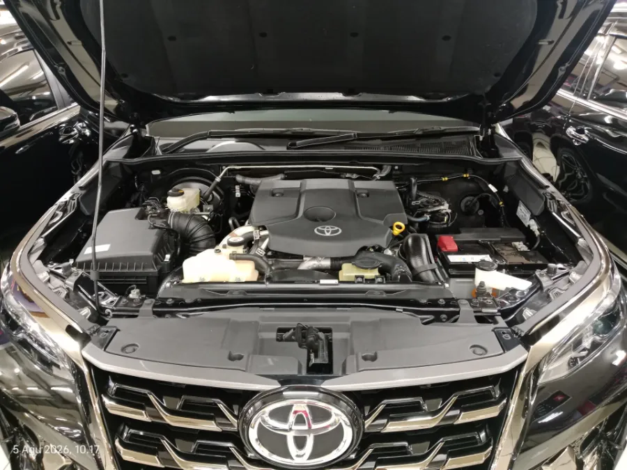 Foto Mobil Bekas Mesin Toyota Fortuner 2.8 4X2 VRZ tahun 2022