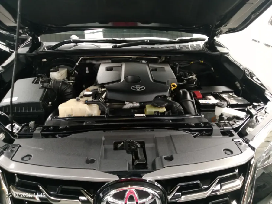 Foto Mobil Bekas Mesin Toyota Fortuner 2.8 4X2 VRZ tahun 2022