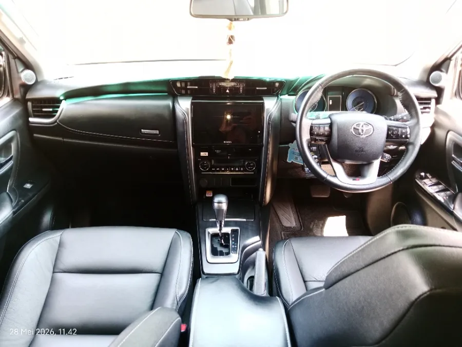 Foto Mobil Bekas Dashboard Toyota Fortuner 2.8 4X2 VRZ tahun 2023