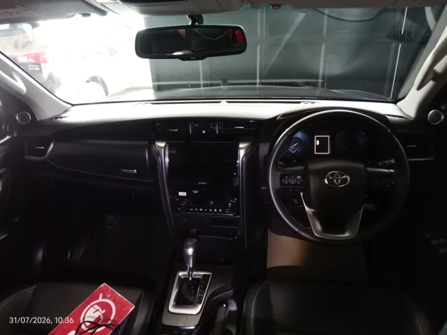 Foto Mobil Bekas Dashboard Toyota Fortuner 2.8 4X2 VRZ tahun 2023