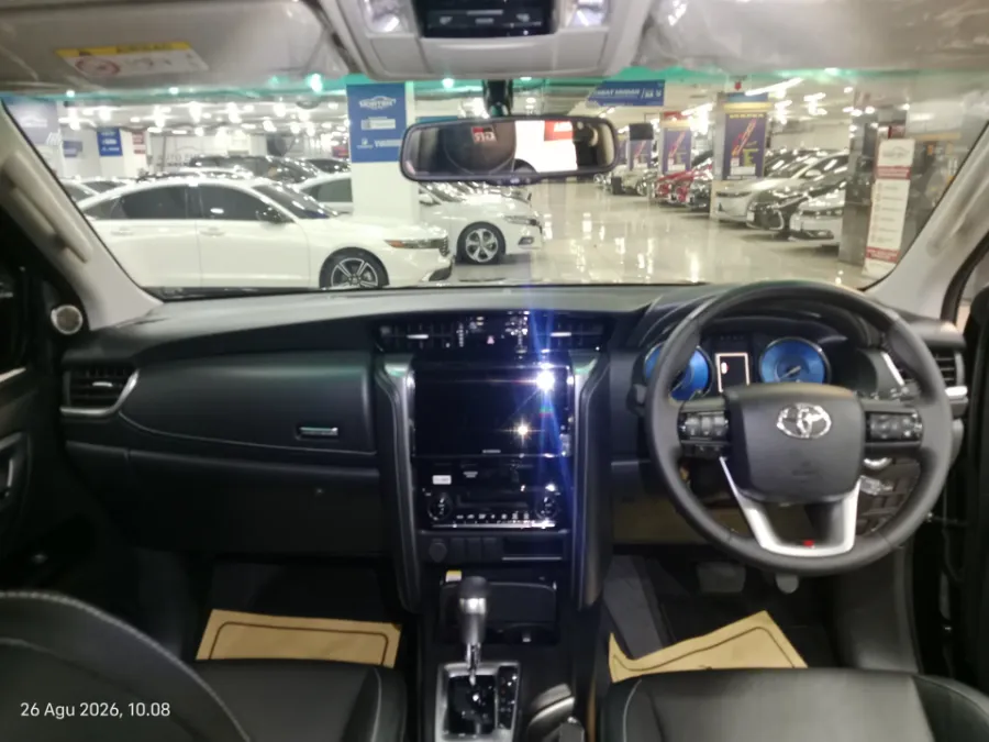 Foto Mobil Bekas Dashboard Toyota Fortuner 2.8 4X2 VRZ tahun 2023