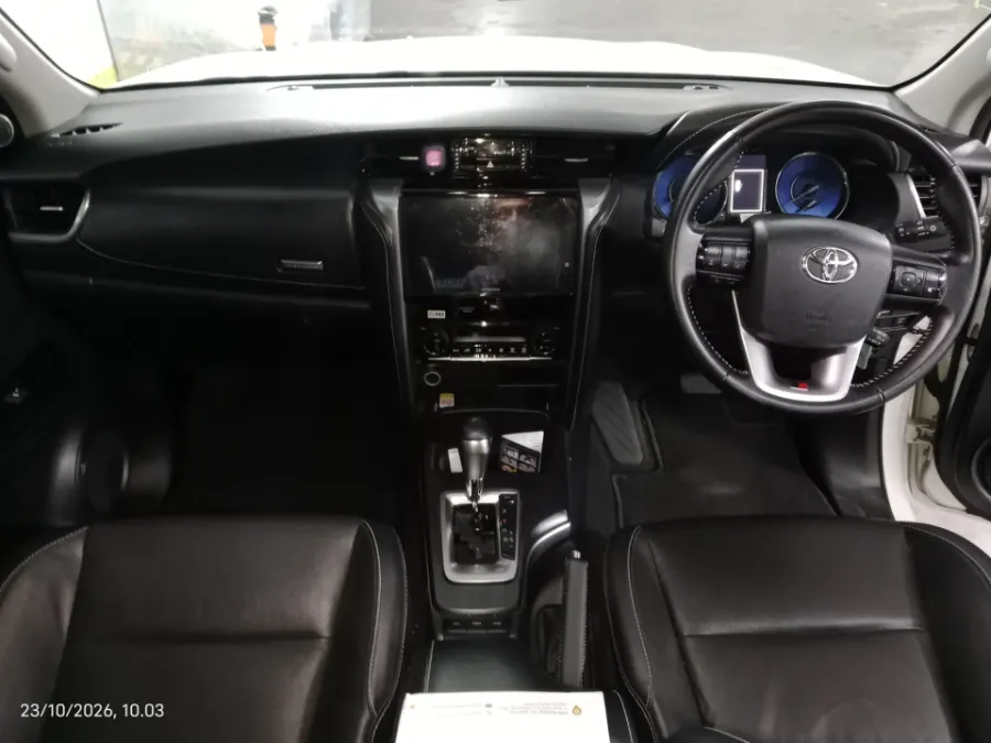 Foto Mobil Bekas Dashboard Toyota Fortuner 2.8 4X2 VRZ tahun 2023