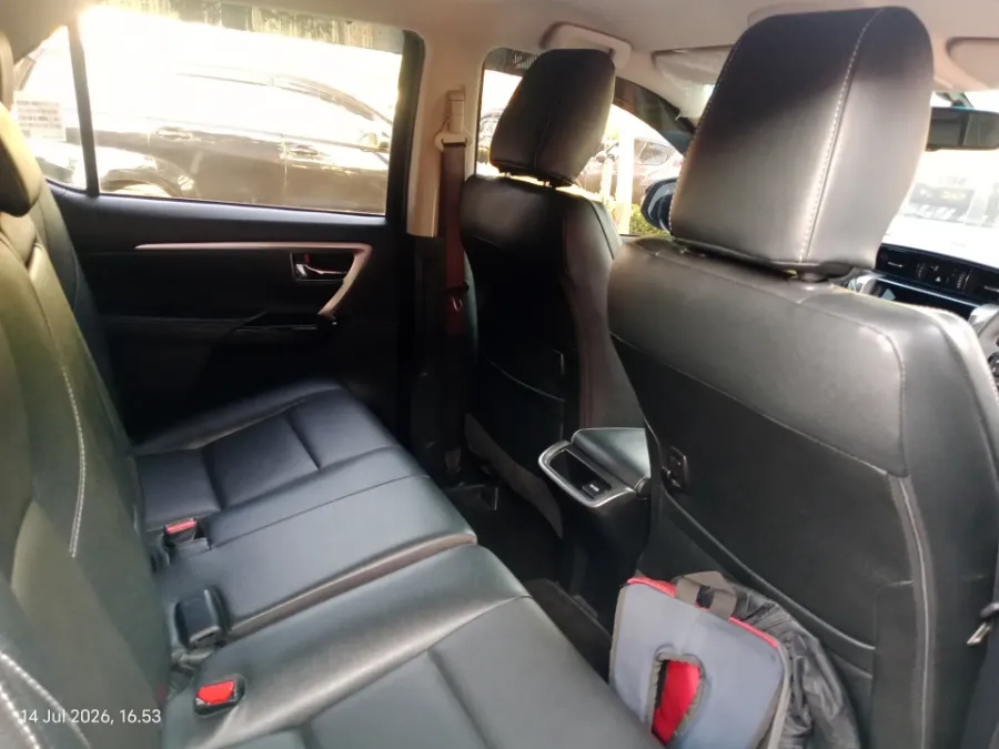 Foto Mobil Bekas Kabin Belakang Toyota Fortuner 2.8 4X2 VRZ tahun 2023