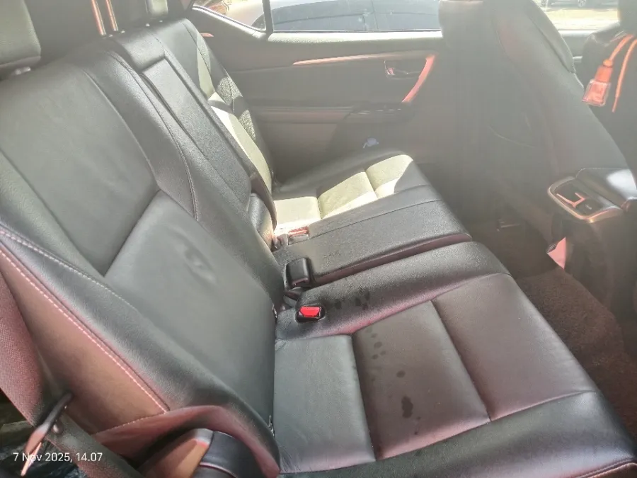 Foto Mobil Bekas Kabin Belakang Toyota Fortuner 2.8 4X2 VRZ tahun 2023