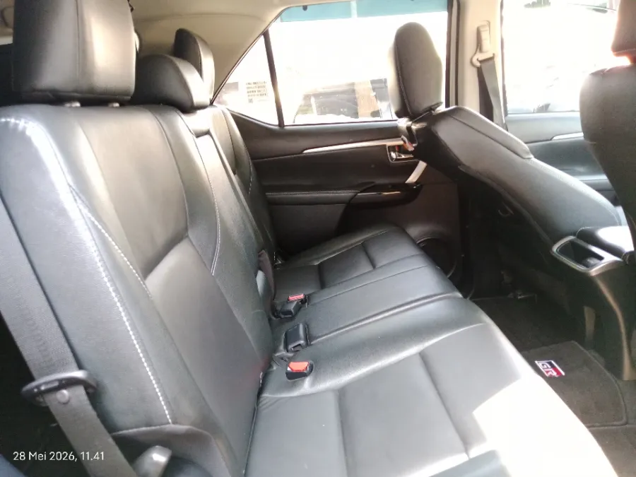 Foto Mobil Bekas Kabin Belakang Toyota Fortuner 2.8 4X2 VRZ tahun 2023