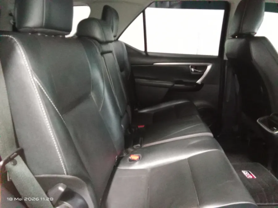 Foto Mobil Bekas Kabin Belakang Toyota Fortuner 2.8 4X2 VRZ tahun 2023