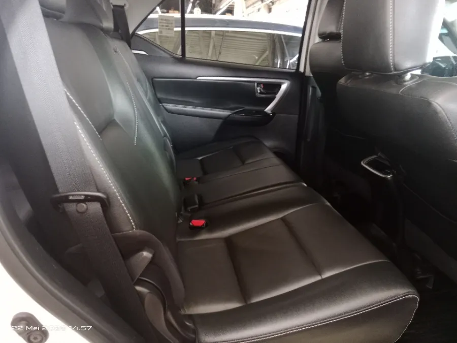 Foto Mobil Bekas Kabin Belakang Toyota Fortuner 2.8 4X2 VRZ tahun 2023