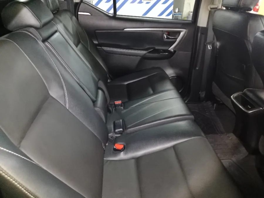 Foto Mobil Bekas Kabin Belakang Toyota Fortuner 2.8 4X2 VRZ tahun 2023