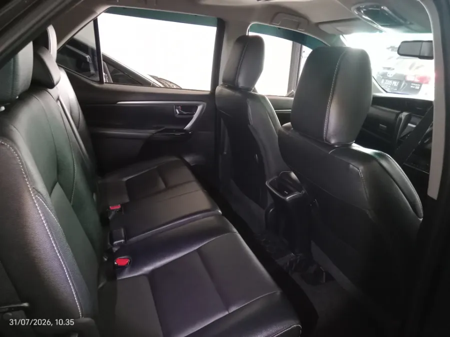 Foto Mobil Bekas Kabin Belakang Toyota Fortuner 2.8 4X2 VRZ tahun 2023