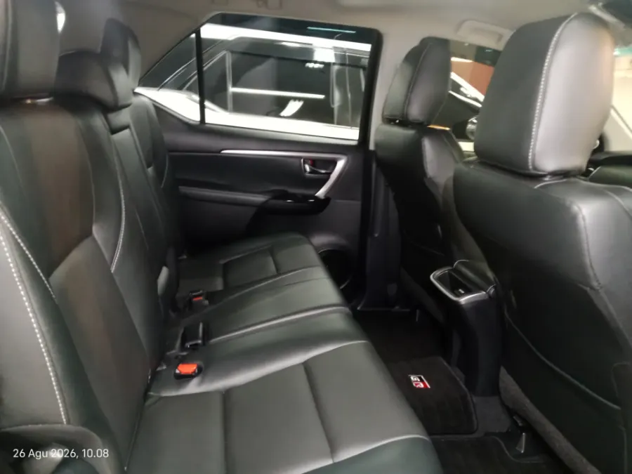 Foto Mobil Bekas Kabin Belakang Toyota Fortuner 2.8 4X2 VRZ tahun 2023