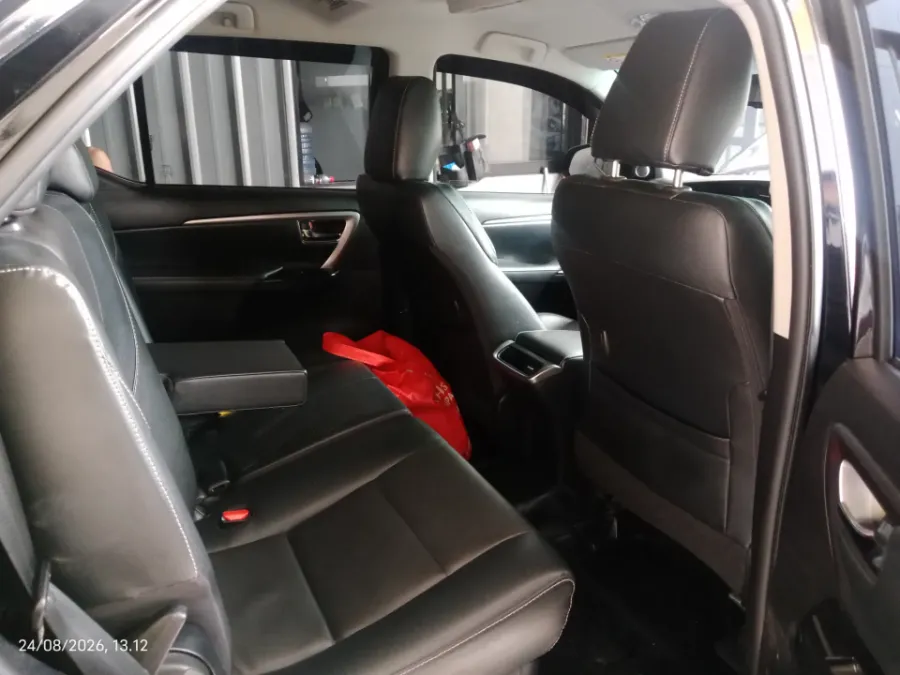 Foto Mobil Bekas Kabin Belakang Toyota Fortuner 2.8 4X2 VRZ tahun 2023
