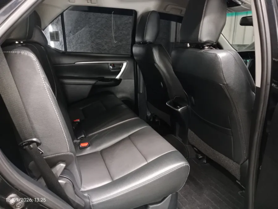 Foto Mobil Bekas Kabin Belakang Toyota Fortuner 2.8 4X2 VRZ tahun 2023
