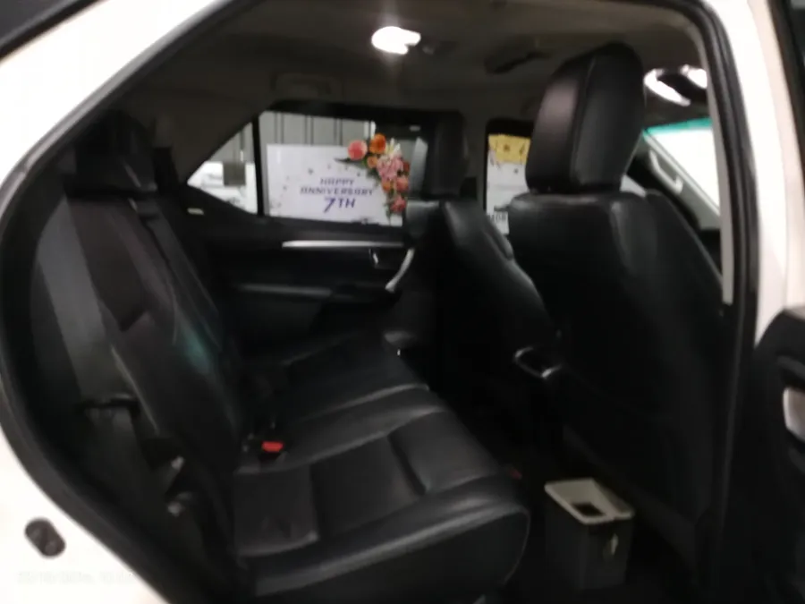 Foto Mobil Bekas Kabin Belakang Toyota Fortuner 2.8 4X2 VRZ tahun 2023