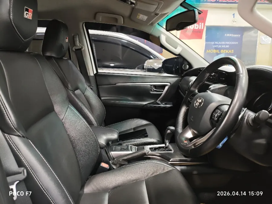 Foto Mobil Bekas Kabin Depan Toyota Fortuner 2.8 4X2 VRZ tahun 2023