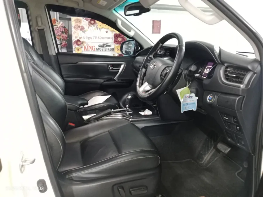 Foto Mobil Bekas Kabin Depan Toyota Fortuner 2.8 4X2 VRZ tahun 2023