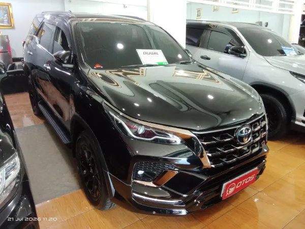 2023 Toyota Fortuner 2.8 4X2 VRZ - Foto 1 dari 6