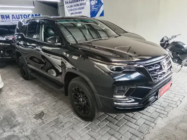 2023 Toyota Fortuner 2.8 4X2 VRZ - Foto 1 dari 6