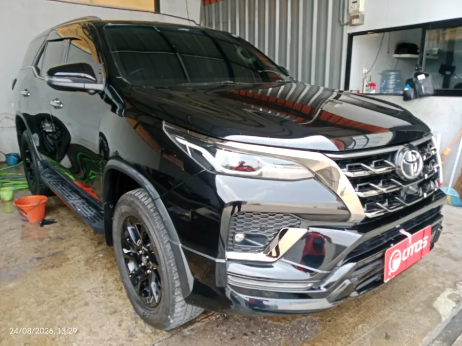 Foto Mobil Bekas Kanan Depan Toyota Fortuner 2.8 4X2 VRZ tahun 2023