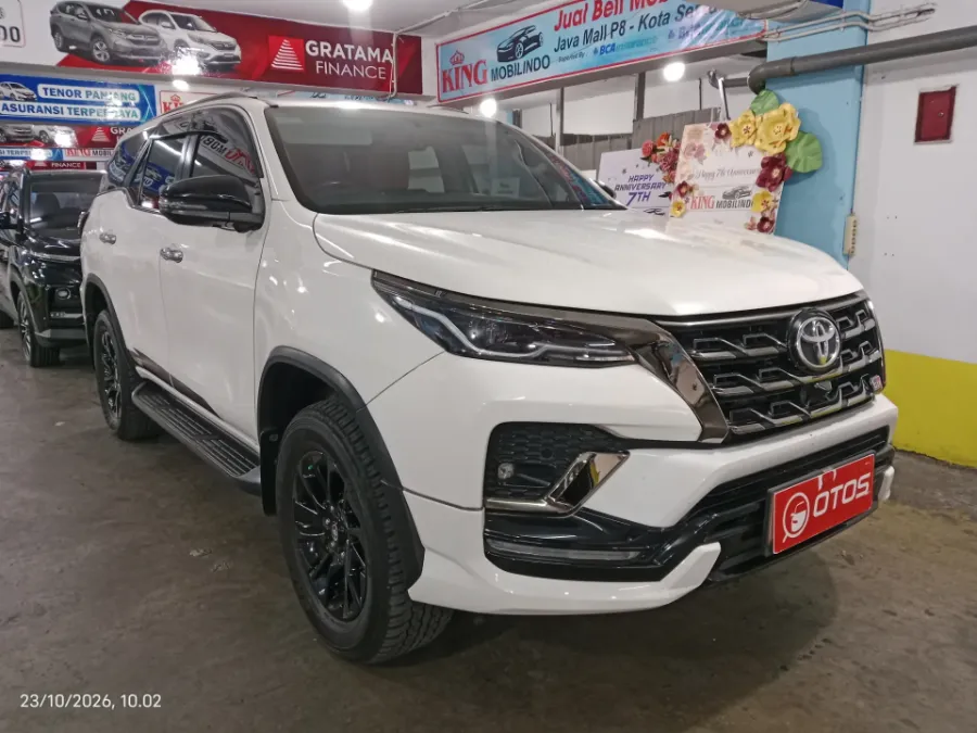 Foto Mobil Bekas Kanan Depan Toyota Fortuner 2.8 4X2 VRZ tahun 2023
