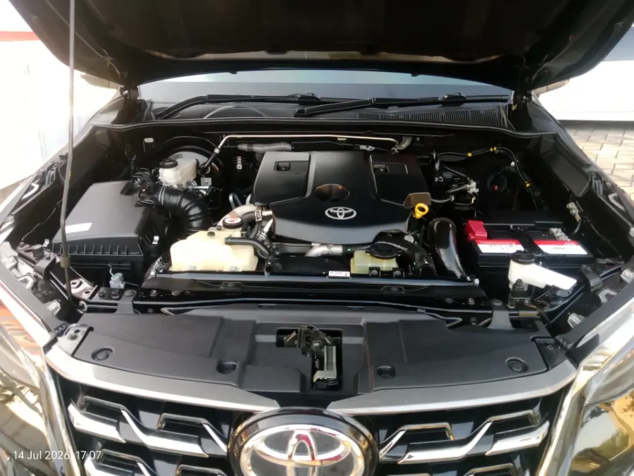 Foto Mobil Bekas Mesin Toyota Fortuner 2.8 4X2 VRZ tahun 2023