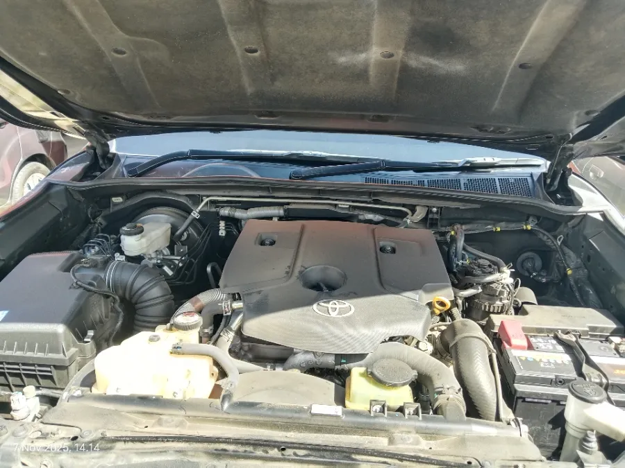 Foto Mobil Bekas Mesin Toyota Fortuner 2.8 4X2 VRZ tahun 2023