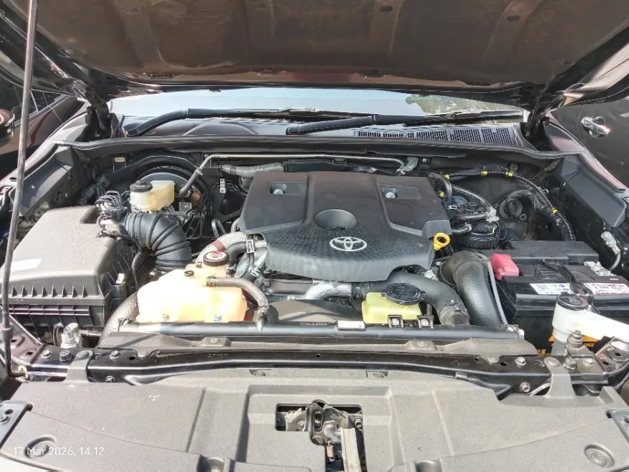 Foto Mobil Bekas Mesin Toyota Fortuner 2.8 4X2 VRZ tahun 2023