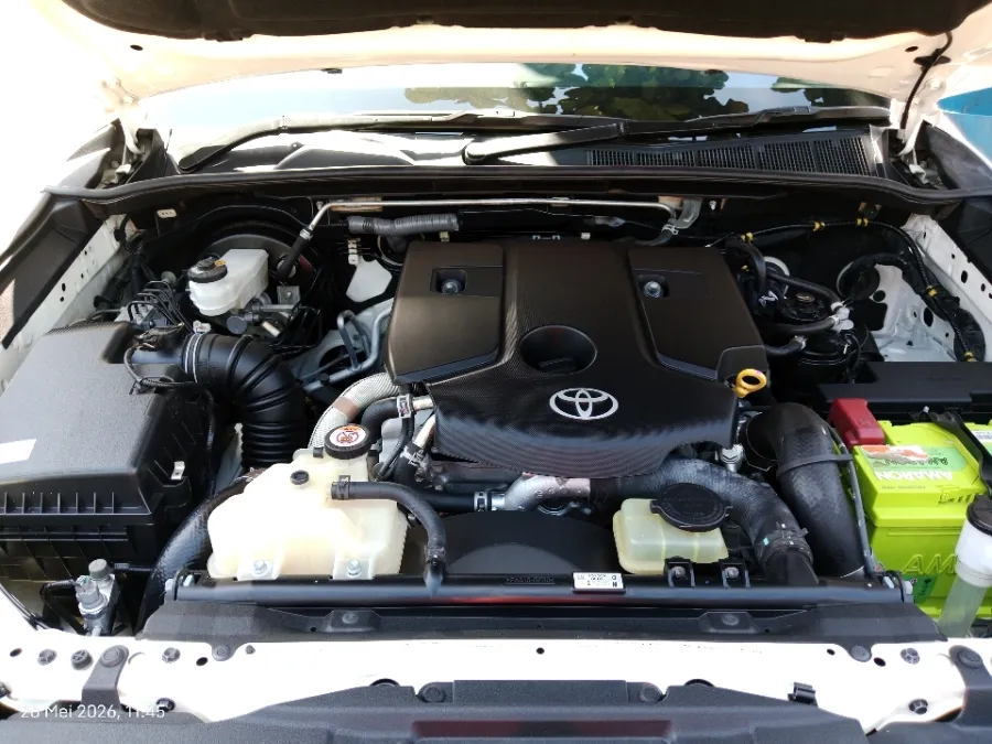 Foto Mobil Bekas Mesin Toyota Fortuner 2.8 4X2 VRZ tahun 2023