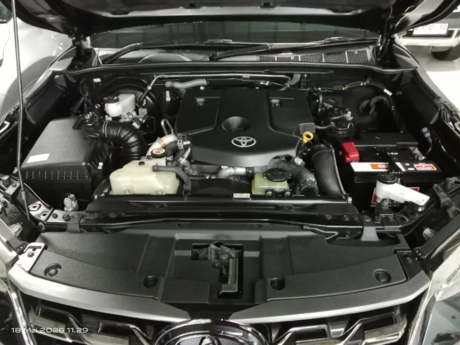Foto Mobil Bekas Mesin Toyota Fortuner 2.8 4X2 VRZ tahun 2023