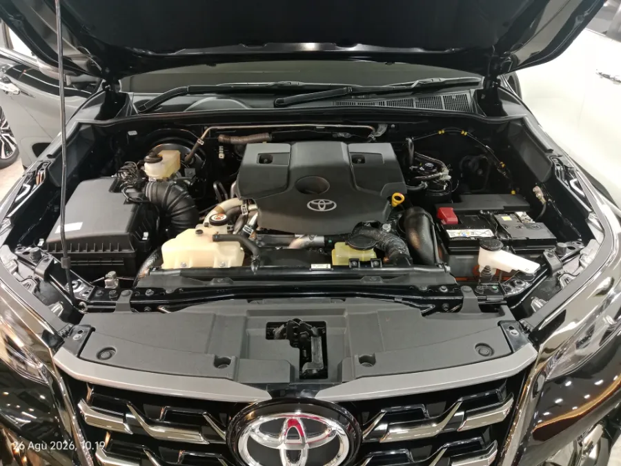Foto Mobil Bekas Mesin Toyota Fortuner 2.8 4X2 VRZ tahun 2023