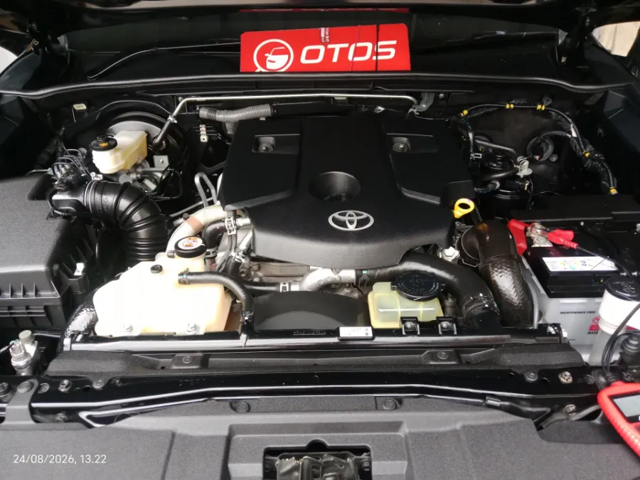 Foto Mobil Bekas Mesin Toyota Fortuner 2.8 4X2 VRZ tahun 2023