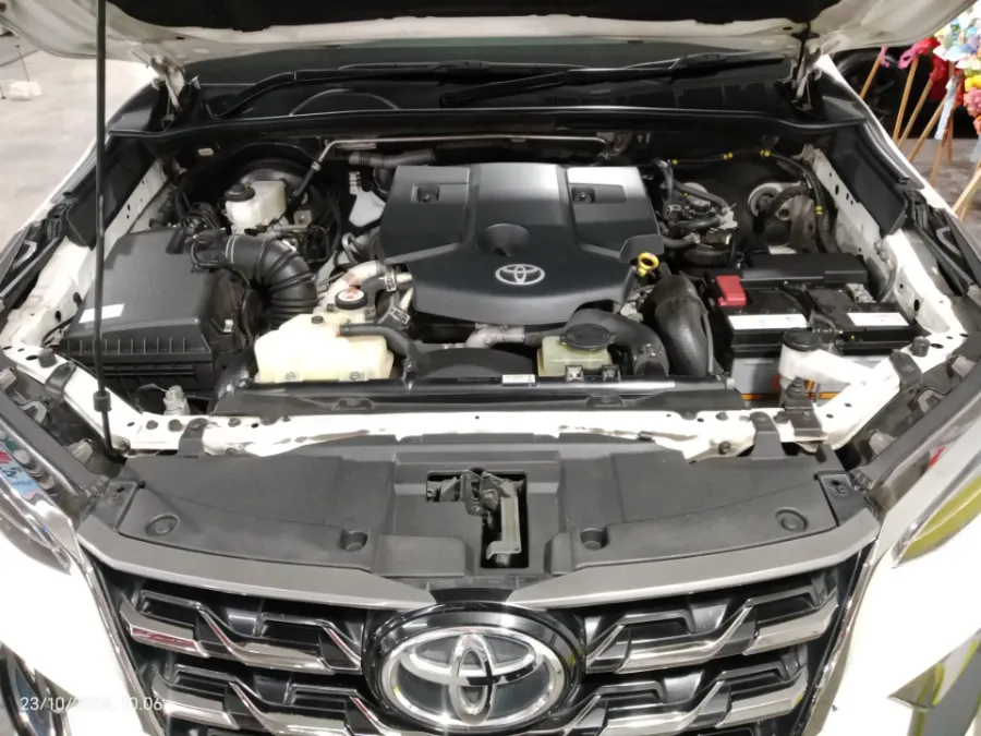 Foto Mobil Bekas Mesin Toyota Fortuner 2.8 4X2 VRZ tahun 2023