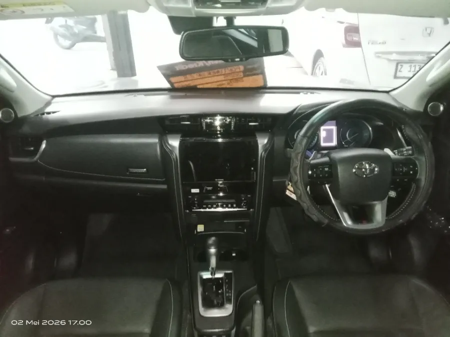 Foto Mobil Bekas Dashboard Toyota Fortuner 2.8 4X2 VRZ tahun 2024