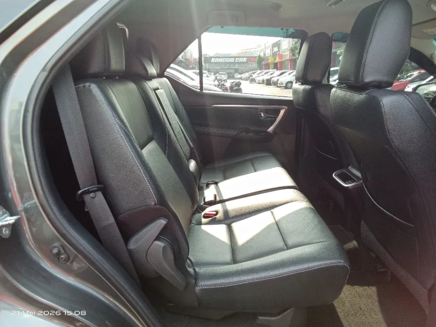 Foto Mobil Bekas Kabin Belakang Toyota Fortuner 2.8 4X2 VRZ tahun 2024