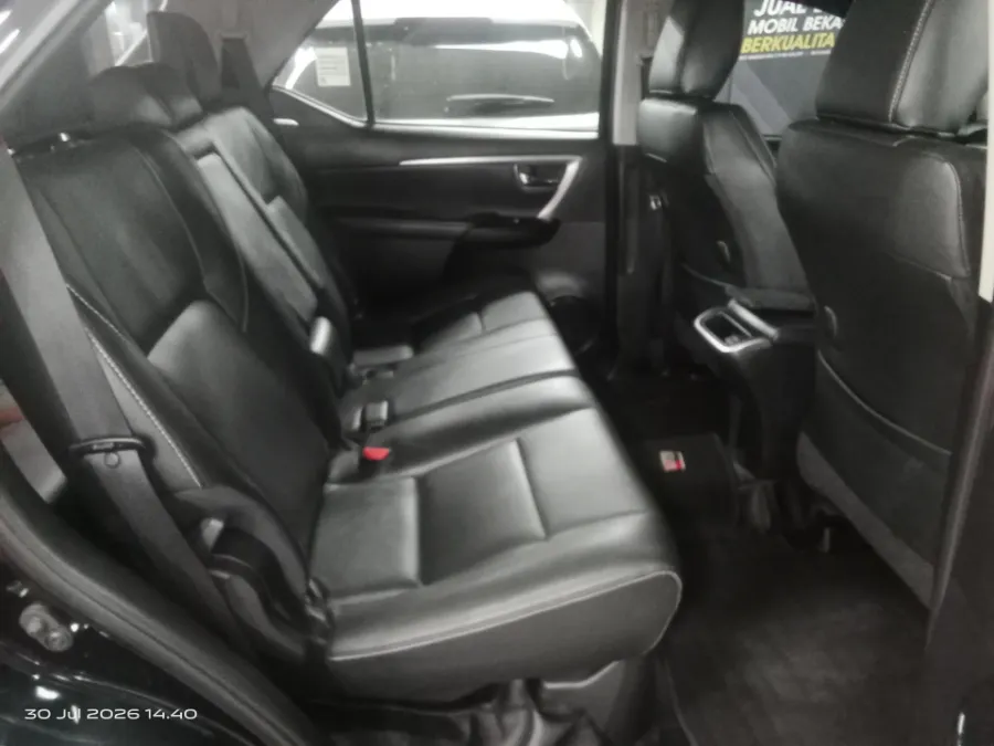 Foto Mobil Bekas Kabin Belakang Toyota Fortuner 2.8 4X2 VRZ tahun 2024
