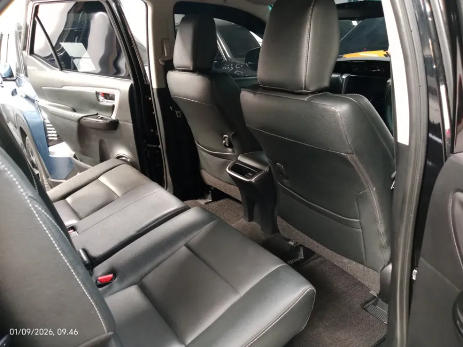Foto Mobil Bekas Kabin Belakang Toyota Fortuner 2.8 4X2 VRZ tahun 2024