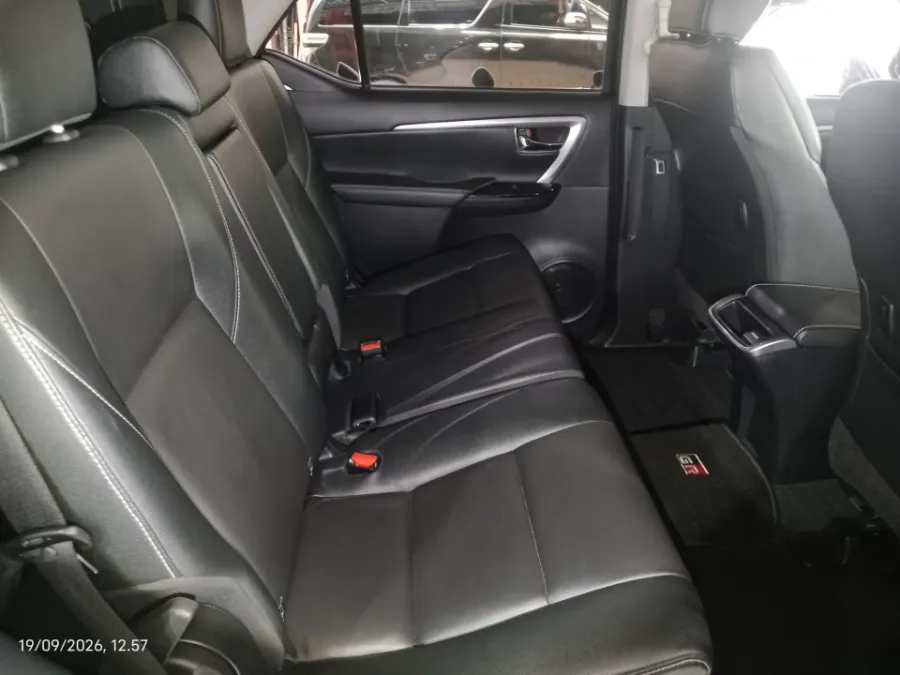 Foto Mobil Bekas Kabin Belakang Toyota Fortuner 2.8 4X2 VRZ tahun 2024