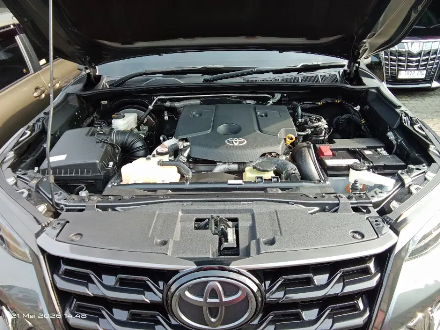 Foto Mobil Bekas Mesin Toyota Fortuner 2.8 4X2 VRZ tahun 2024