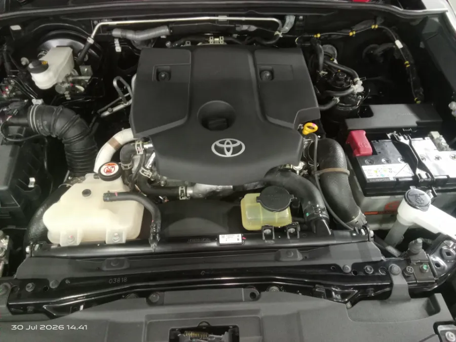 Foto Mobil Bekas Mesin Toyota Fortuner 2.8 4X2 VRZ tahun 2024