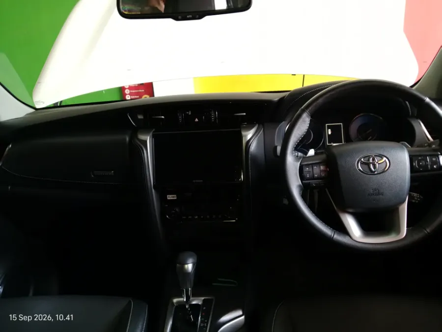 Foto Mobil Bekas Dashboard Toyota Fortuner 2.8 4X2 VRZ tahun 2025