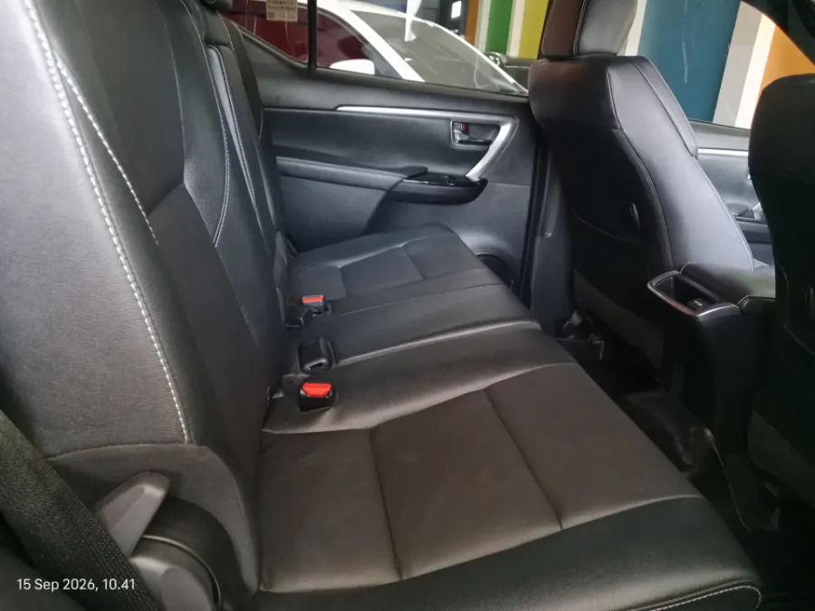 Foto Mobil Bekas Kabin Belakang Toyota Fortuner 2.8 4X2 VRZ tahun 2025