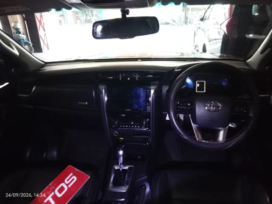 Foto Mobil Bekas Dashboard Toyota Fortuner 2.8 4X4 VRZ tahun 2022
