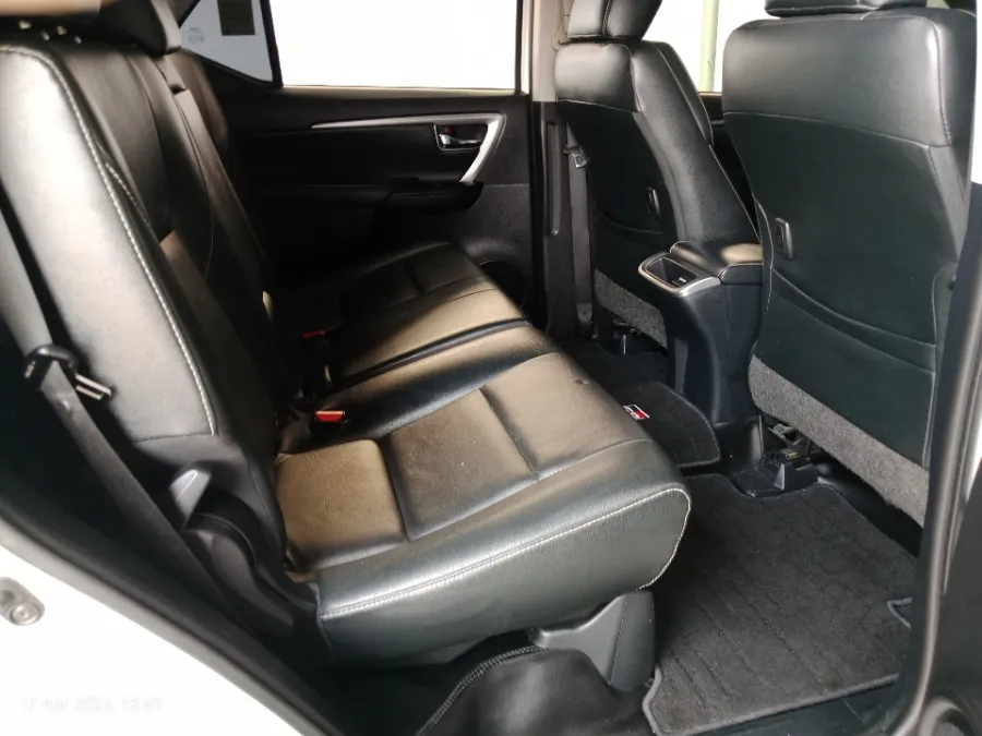Foto Mobil Bekas Kabin Belakang Toyota Fortuner 2.8 4X4 VRZ tahun 2022