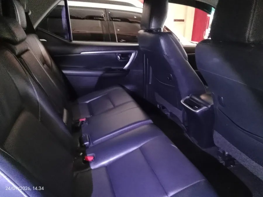 Foto Mobil Bekas Kabin Belakang Toyota Fortuner 2.8 4X4 VRZ tahun 2022