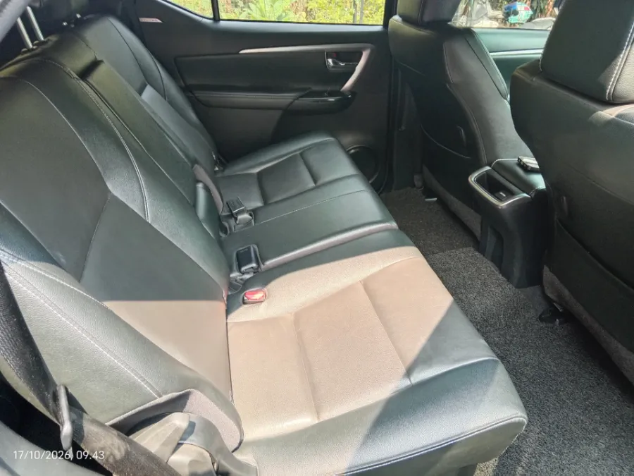 Foto Mobil Bekas Kabin Belakang Toyota Fortuner 2.8 4X4 VRZ tahun 2024