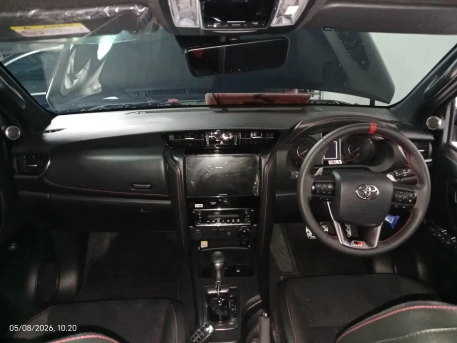 Foto Mobil Bekas Dashboard Toyota Fortuner 2.8 4X4 VRZ tahun 2025