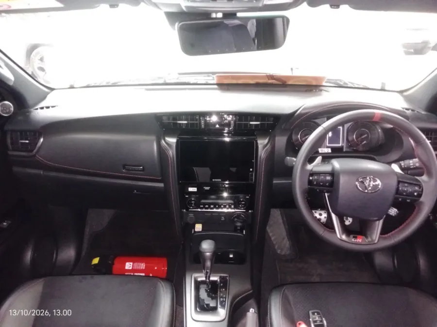 Foto Mobil Bekas Dashboard Toyota Fortuner 2.8 GR Sport tahun 2025
