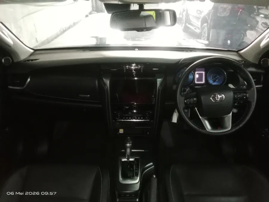 Foto Mobil Bekas Dashboard Toyota Fortuner 2.8 VRZ TSS tahun 2024