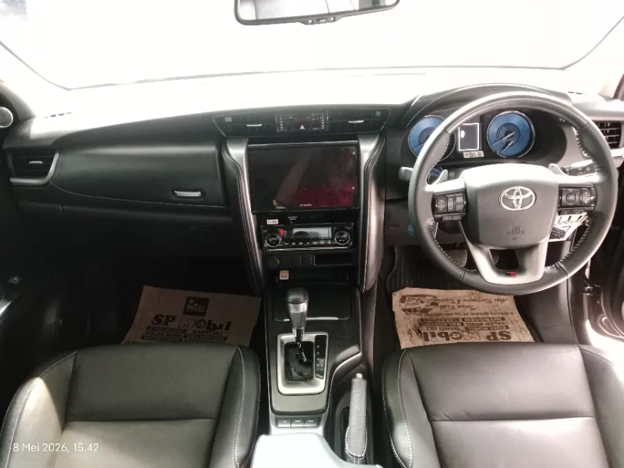 Foto Mobil Bekas Dashboard Toyota Fortuner 2.8 VRZ TSS tahun 2024
