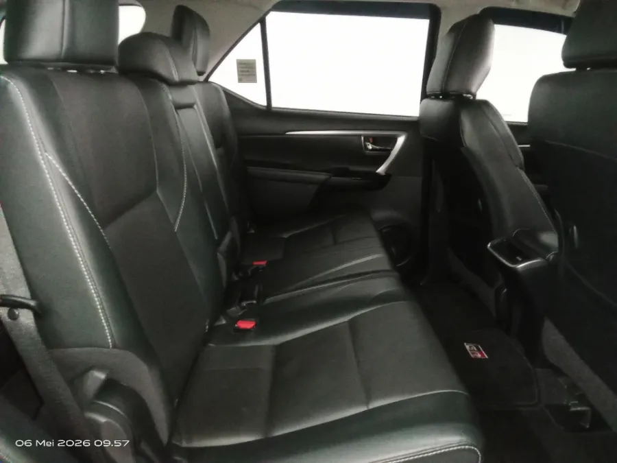 Foto Mobil Bekas Kabin Belakang Toyota Fortuner 2.8 VRZ TSS tahun 2024