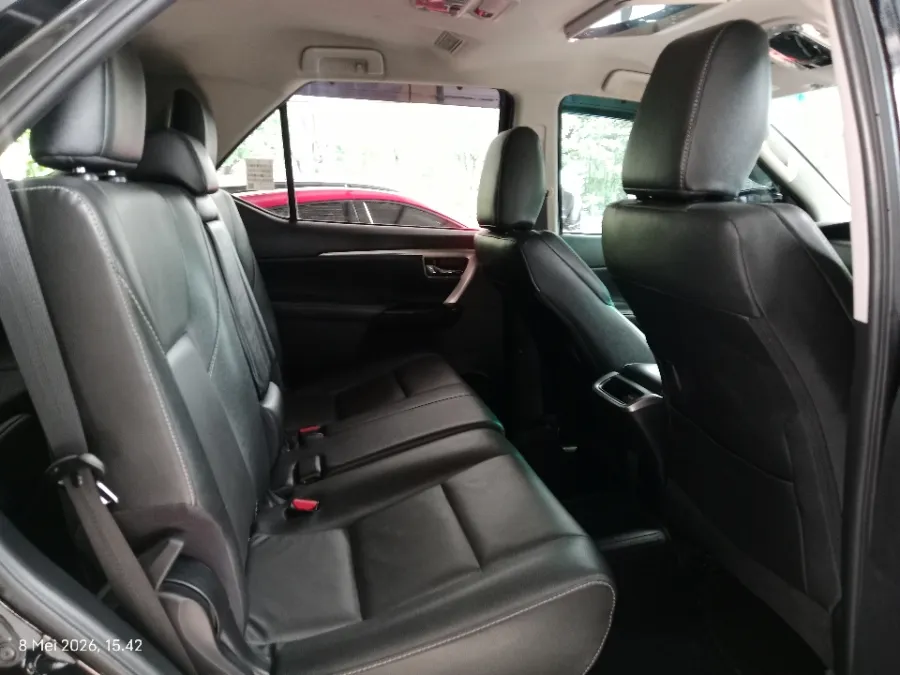 Foto Mobil Bekas Kabin Belakang Toyota Fortuner 2.8 VRZ TSS tahun 2024